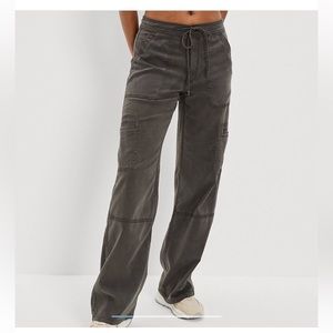 American Eagle Dreamy Drape stretch super high-waisted Baggy Wide-Leg Cargo Pant